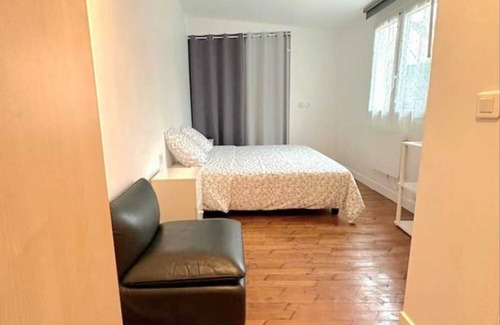 Houilles House | Chalet Charmant
