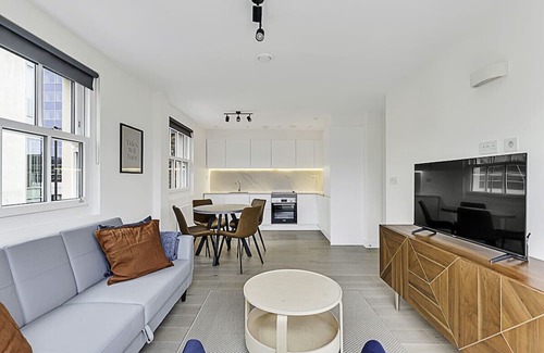 Turnham Green Apartment | Chiswick Gem: 2 Bedroom Flat