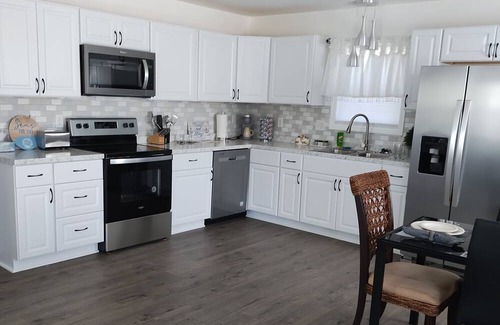 Charlotte House | Fully furnished home with full kitchen, including Wi-Fi, 50" color TV