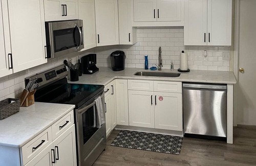Sans Souci House | Private 3-bedroom home. Fully fenced in yard, 7 mins. from Downtown.