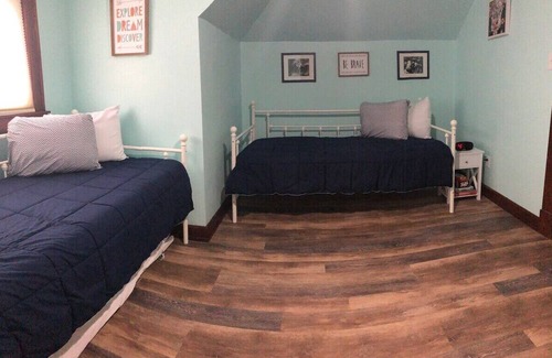 Dry Ridge House | FLAT RATE! Historic Beauty only 5 miles from Ark