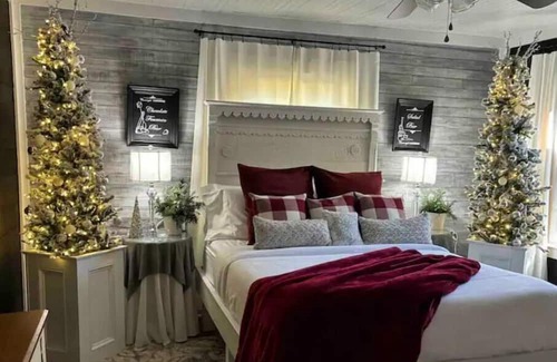 Pleasant Shade Cottage | Chef's Kitchen at Cartwright Century Farm Cottage