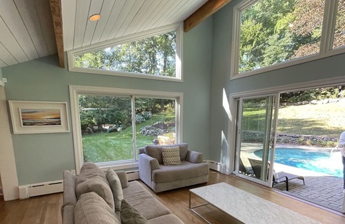 Westport House | Pool heaven 5 minutes away from the beach! Bring the whole family: pet friendly!