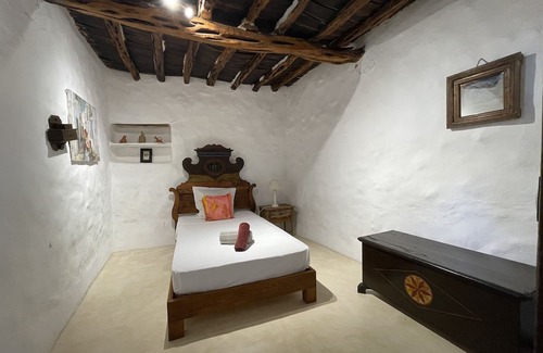 Santa Ines Villa | Renovated magical authentic villa in peaceful nature, walking path to the sea