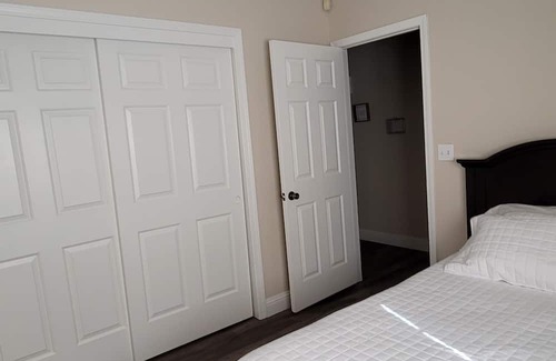 Bakersfield House | Cute home that is 6 miles away from KMC and close to other shopping centers