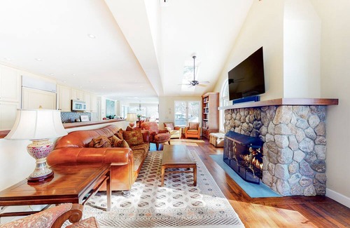 North Bridgton Condo | Luxurious condo on Long Lake, just steps away from large association beach!