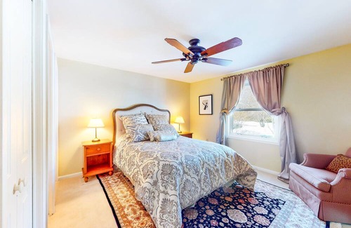 North Bridgton Condo | Luxurious condo on Long Lake, just steps away from large association beach!