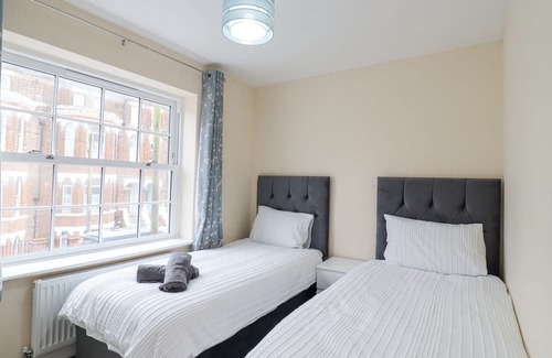 Walton on the Naze Cottage | 21C SAVILLE ROAD, country holiday cottage in Walton-On-The-Naze