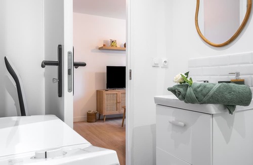 Clermont Apartment | L'écrin des Bois - Parking Public Gratuit, Wifi Haut Débit, Netflix