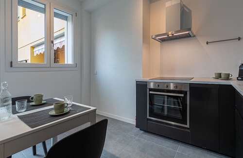 Villa San Giovanni Apartment | [1 min walk from Metro M1] The Modern Suites