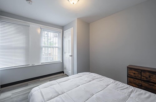Anacostia Condo | Modern Lux 2 Bedroom Near Sites and Transportation with Easy Parking!