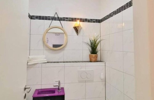 Leverkusen Apartment | Wohnung mit 2 Schlafzimmern-für 3 Personen , 4te Etage mit Aufzug- 2 Balkone
