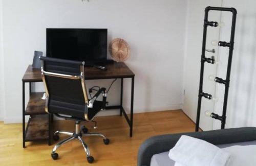 Leverkusen Apartment | Wohnung mit 2 Schlafzimmern-für 3 Personen , 4te Etage mit Aufzug- 2 Balkone