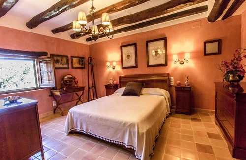 Santa Oliva Villa | Timeless Elegance near Barcelona, 14 min to beach