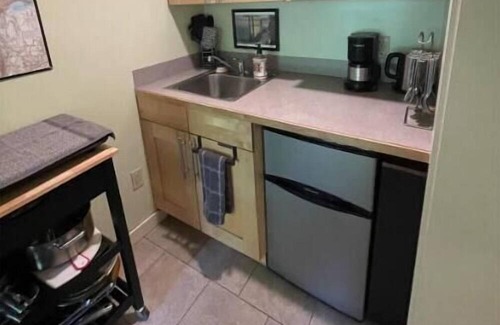 Bellingham Apartment | Private Pond Cottage at Fragrance Falls