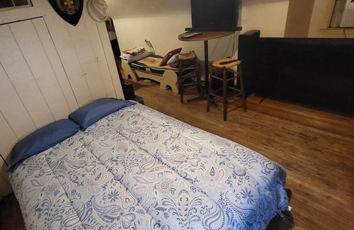 Glen Burnie Bed & Breakfast | Upper Loft Room B&B