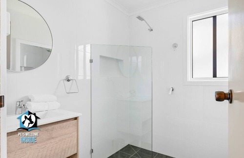 Goolwa Beach House | Charming 3BR Coastal Retreat with Huge Outdoor Living