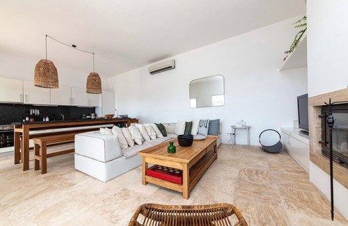 Gumusluk Villa | Huge Luxury Villa With Pool Near Beach in Bodrum