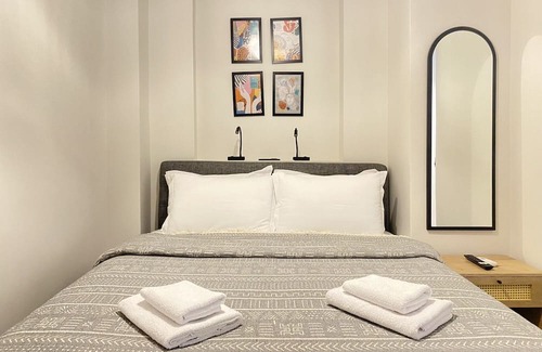 Cihangir Apartment | Cozy Flat w French Balcony 5 min to Istiklal Ave