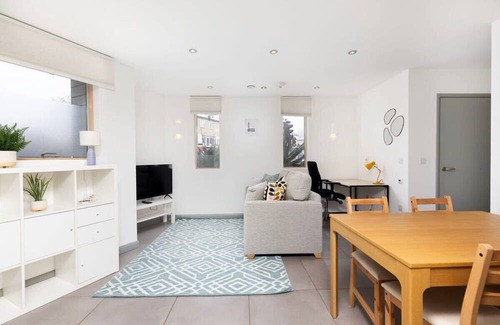 Larkhall Apartment | Chic ECO 1BR flat a Nine Elms haven
