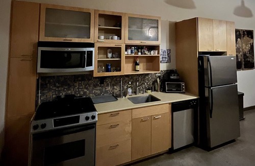 Cabbagetown Apartment | 1,200 sq ft LOFT within walking distance of the Beltline and other shops!