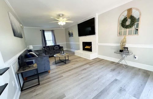 Knightdale House | 15 minutes to Raleigh beauty