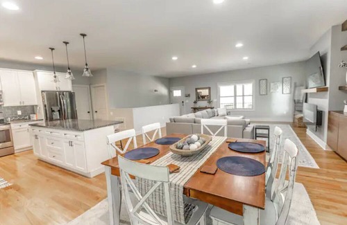 Saluda House | *NEW* Roamin Falls Mountain Getaway!