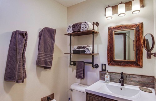 Saluda Apartment | Cozy Downtown Saluda Apartment w/ Deck!