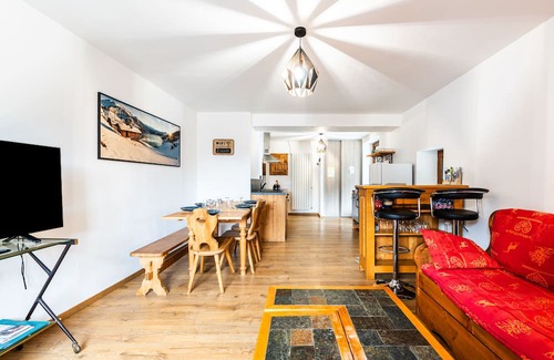 Queige Apartment | Apartment 'Gite Place Du Lavoir' with Mountain View and Wi-Fi