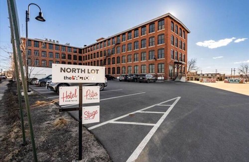 Manchester Apartment | [Pet Friendly] Industrial Manchester