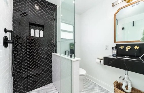 Southwest House | NEW! The Theodora Chase Carriage House - King Beds