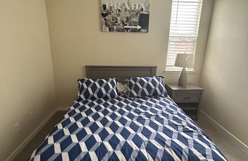 Hood House | Cheerful 3BR home in a nice quiet family community