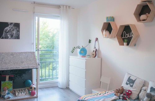 Les Puces de Saint-Ouen Apartment | Charming 85m² With Terrace Near Paris