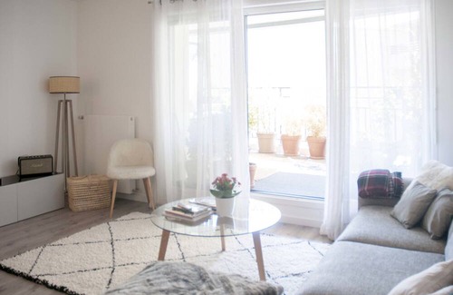 Les Puces de Saint-Ouen Apartment | Charming 85m² With Terrace Near Paris