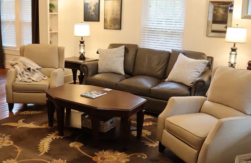 Calhoun House | Hillside Cottage