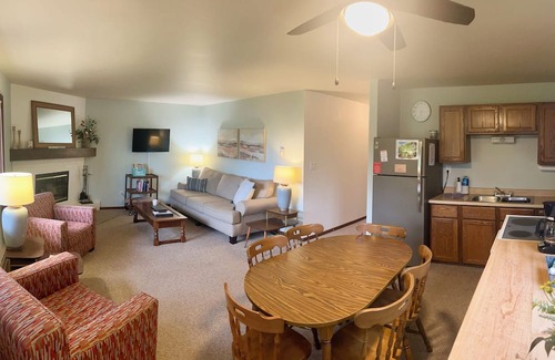 Ephraim Condo | Steps to Beach! Cozy Beach Retreat: 3BR, Fireplace, Grill- lower level unit