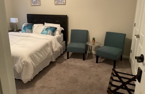 Buford House | Beautiful cozy 3 bedroom delight for relaxation with string Wi-Fi