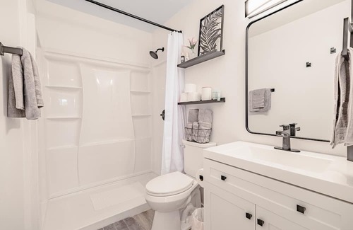 Cottonwood-Verde Village Apartment | Dog-friendly studio with kitchenette, enclosed backyard, central AC, free WiFi