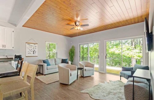 Westminster House | Lakeside Retreat - 4BR/4BA Home
