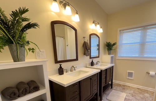 Rileyville House | New -Shenandoah-HotTub-PetFriendly-Secluded-Sleep 12