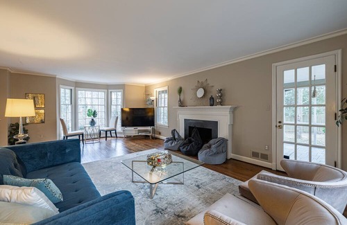 Bethesda House | LUX Gorgeous entire Home in Bethesda