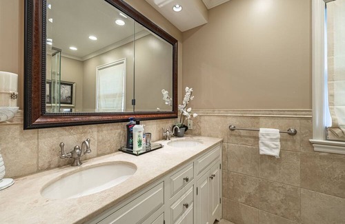 Bethesda House | LUX Gorgeous entire Home in Bethesda