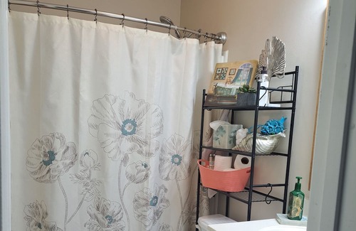 Hoover House | Cozy 2 bed 2.5 bath & office-Great for traveling professionals