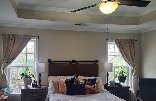 Hoover House | Cozy 2 bed 2.5 bath & office-Great for traveling professionals
