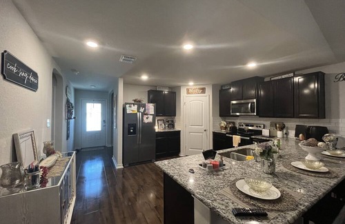 Medina Valley House | SA-staycation: you’re home away from home. 10- 15minutes from LAB and Sea World