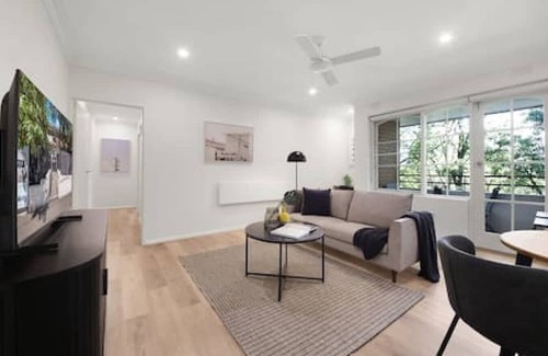 Malvern East Apartment | The Malvern East Treetop Escape