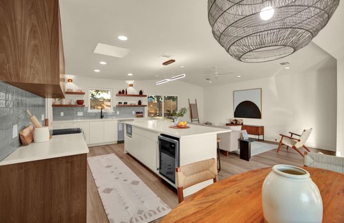 North Austin Civic Association House | Gorgeous and Peaceful Brand New Remodeled Home near Domain and Q2 Soccer Stadium