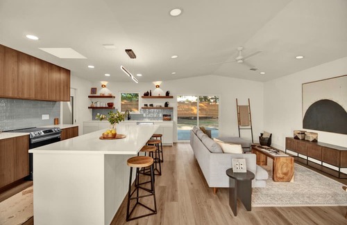 North Austin Civic Association House | Gorgeous and Peaceful Brand New Remodeled Home near Domain and Q2 Soccer Stadium