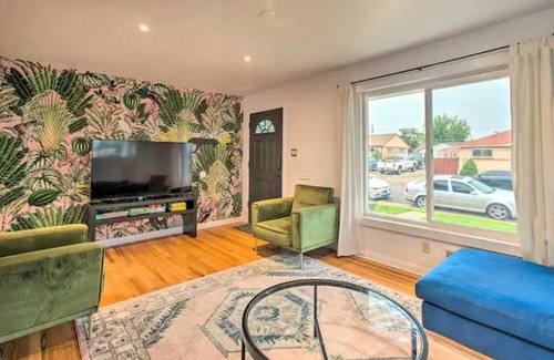 South Westminster House | Stylish Retreat - Close to Mtns!