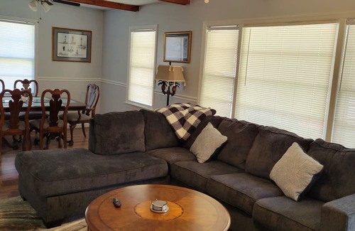 Goose Creek House | Pet Friendly 2 bedroom home